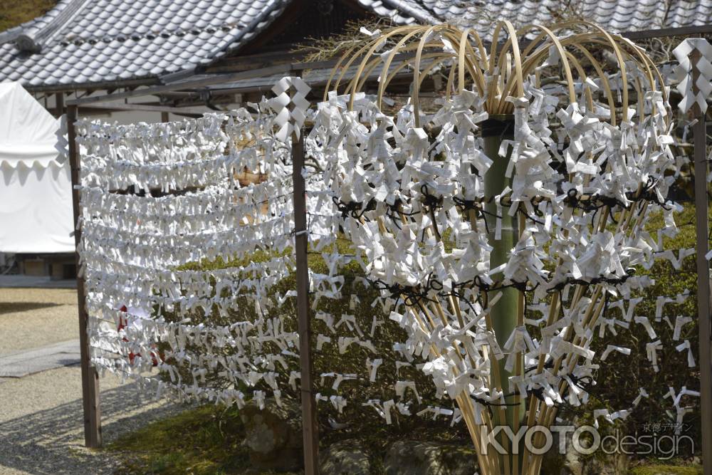 大原野神社　ハートのみくじ掛け