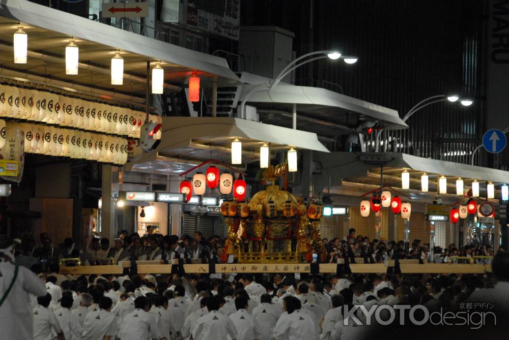 神幸祭神輿いよいよ御旅の中へ