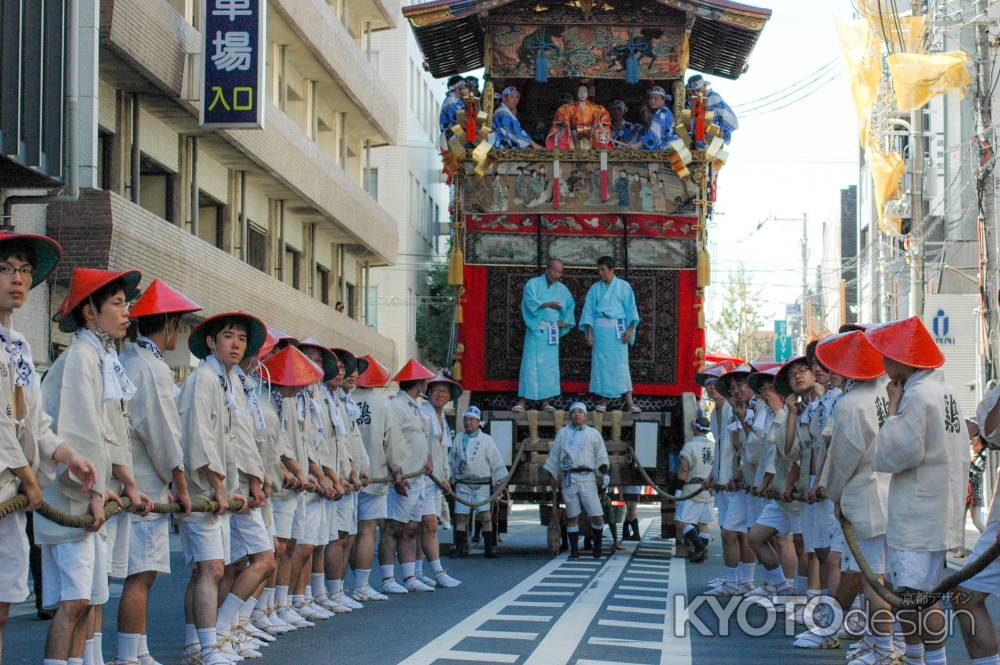 鶏鉾と曳き手の整列