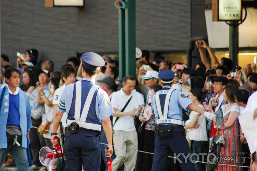 山鉾巡業の観客達