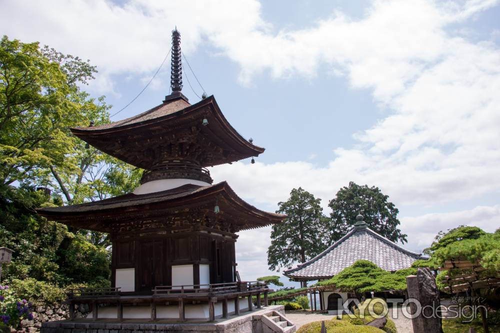 善峯寺　青空と多宝塔