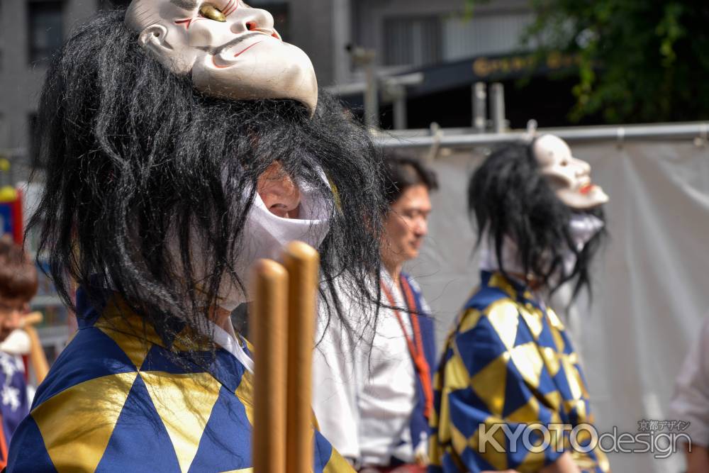 祇園祭2019　山鉾巡行　綾傘鉾　棒を手に