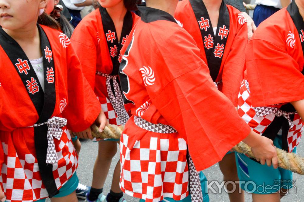 曳初め 岩戸山を曳く子供たち