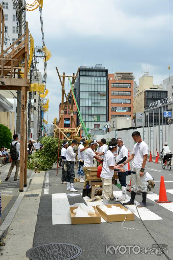 祇園祭2017　鶏鉾を建てる職人達