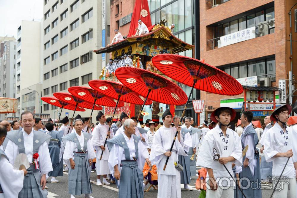 祇園祭2017　山鉾巡行　綾傘鉾と続く鶏鉾