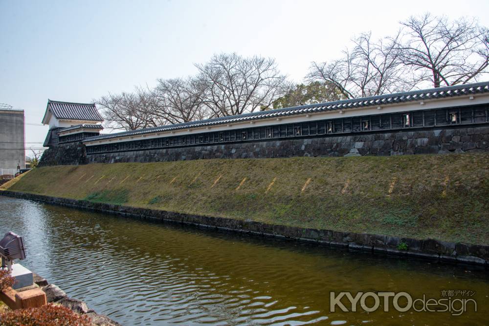 勝竜寺城公園　お堀と外観