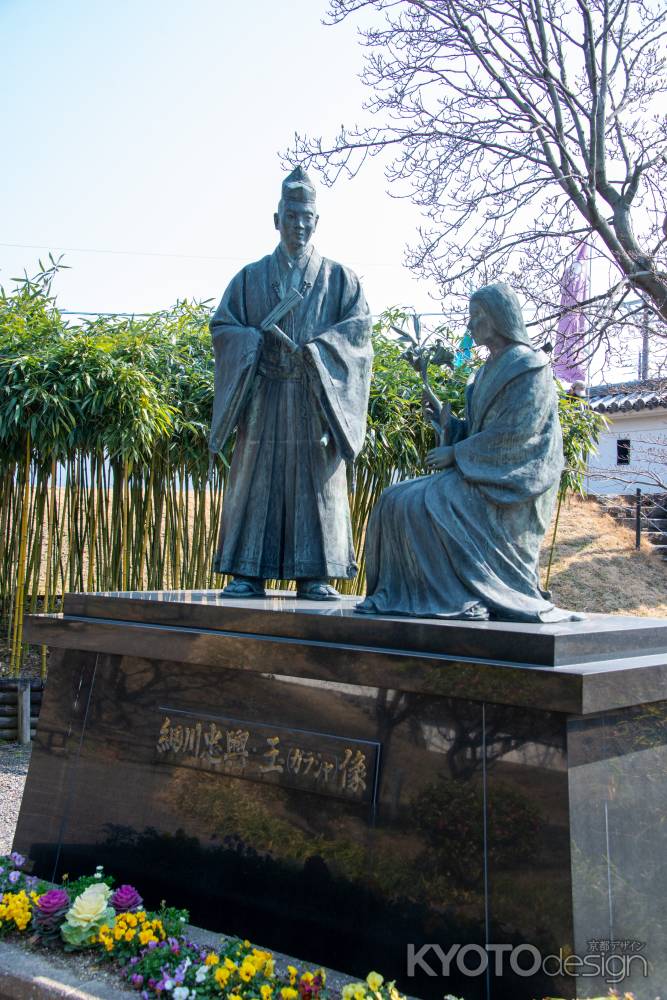 勝竜寺城公園　細川忠興・ガラシャ像