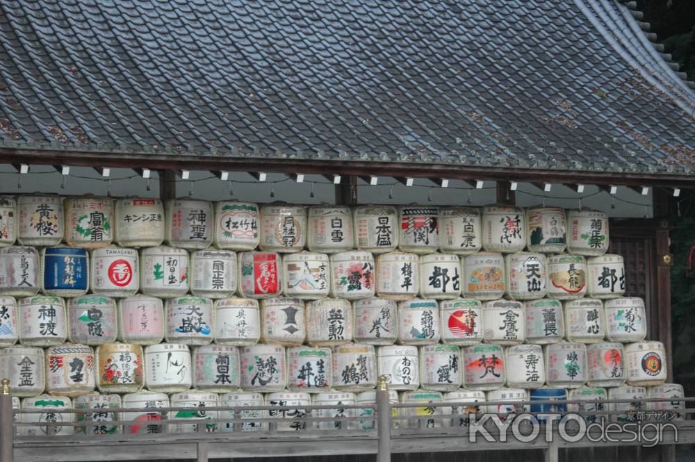 酒の神松尾大社の酒樽