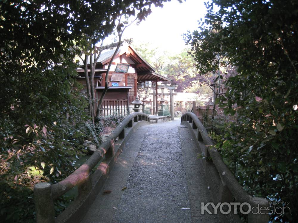 厳島神社に向かう橋