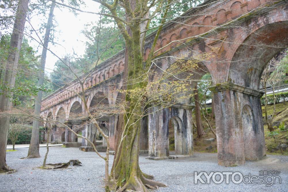 静けさの水路閣