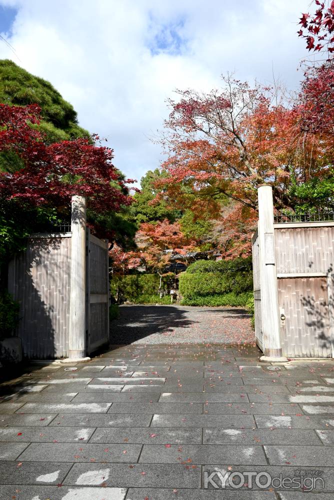 嵐山吉兆の秋玄関