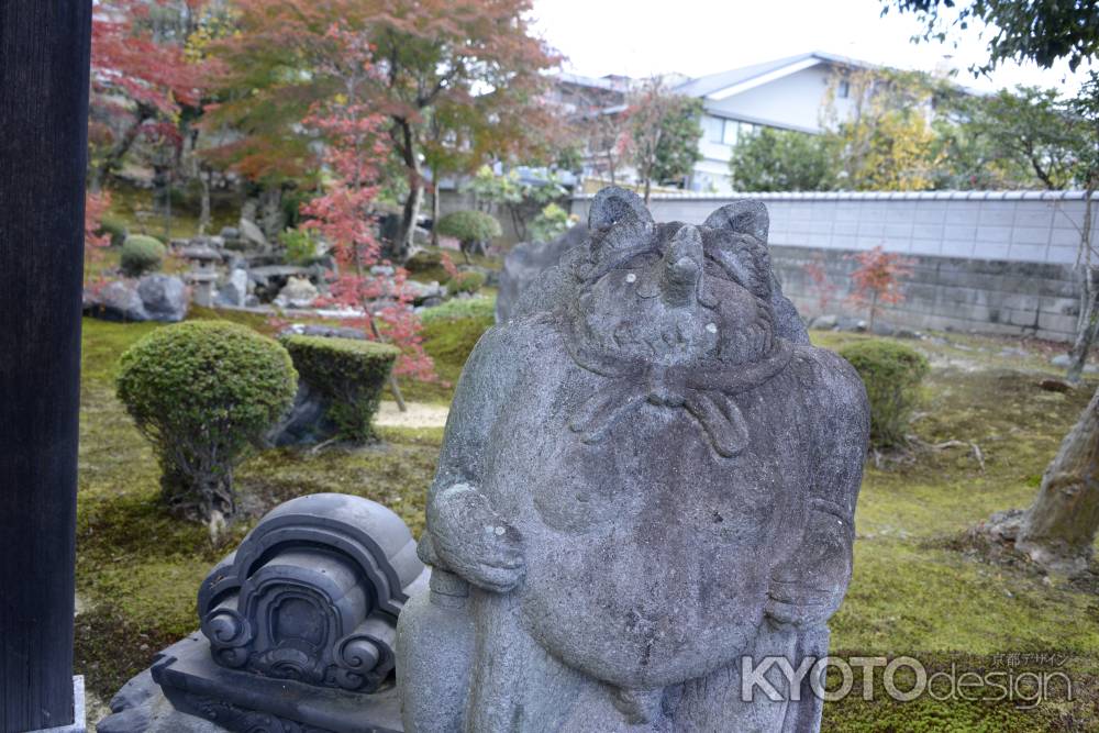 盛光院の狸の石像