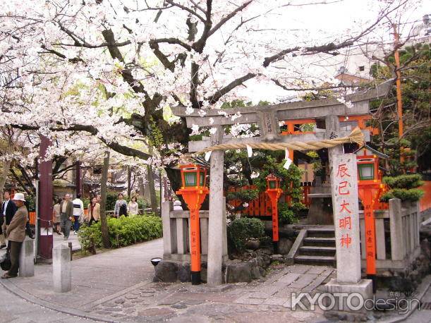 春の辰己大明神