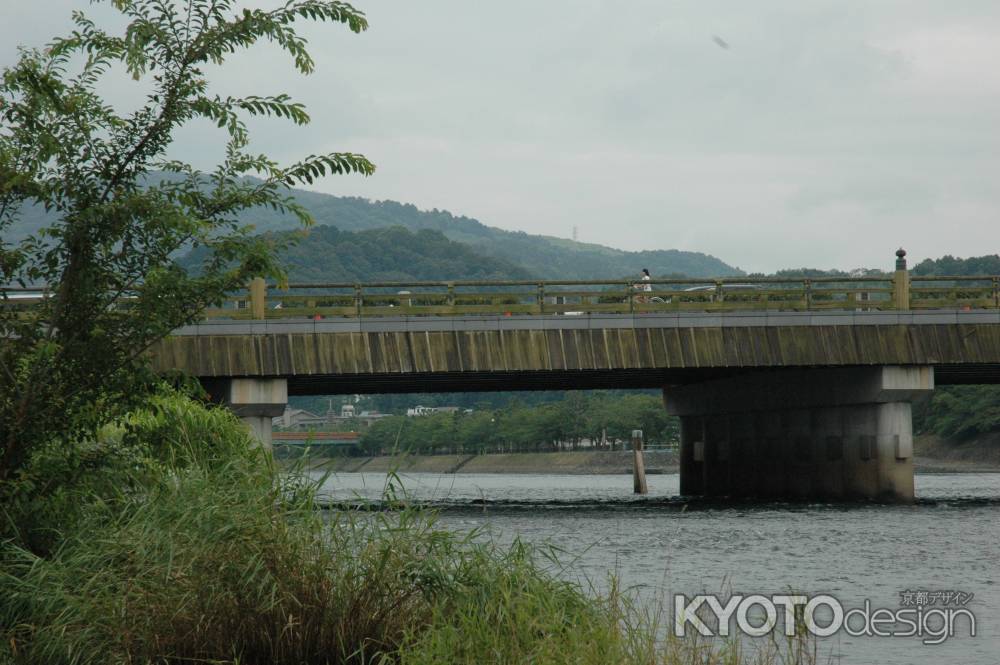 宇治川に架かる宇治橋