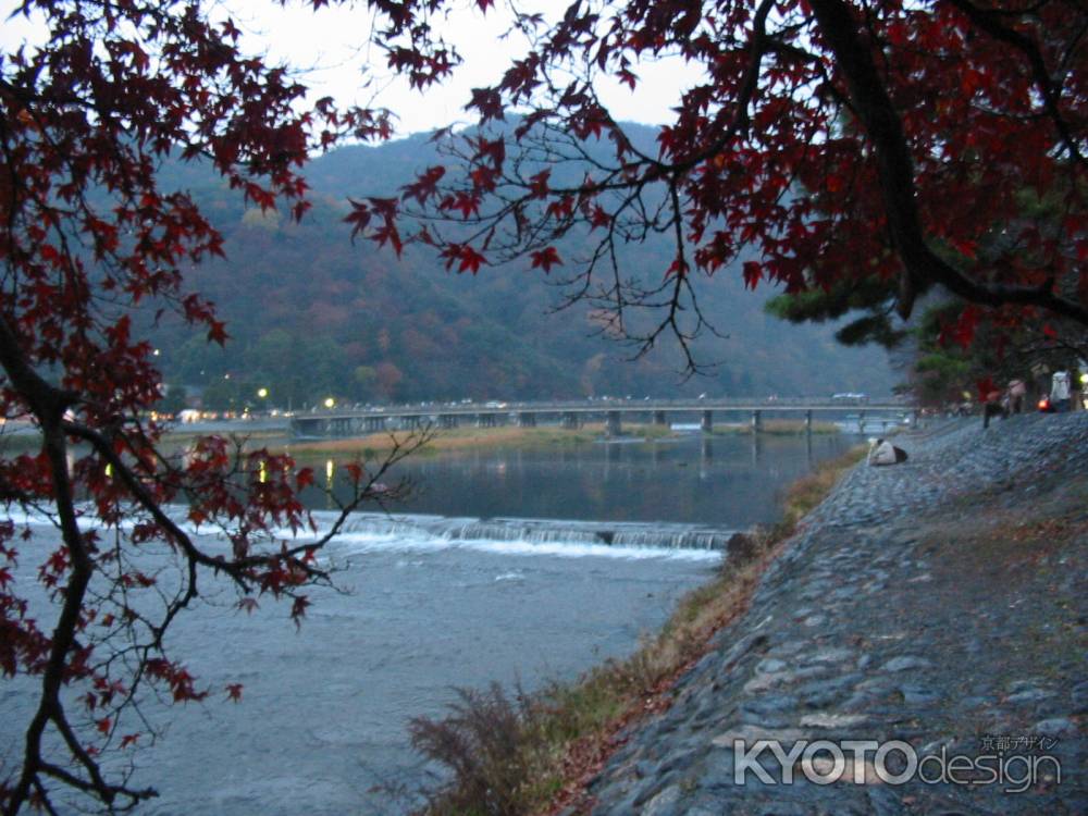 紅葉と渡月橋