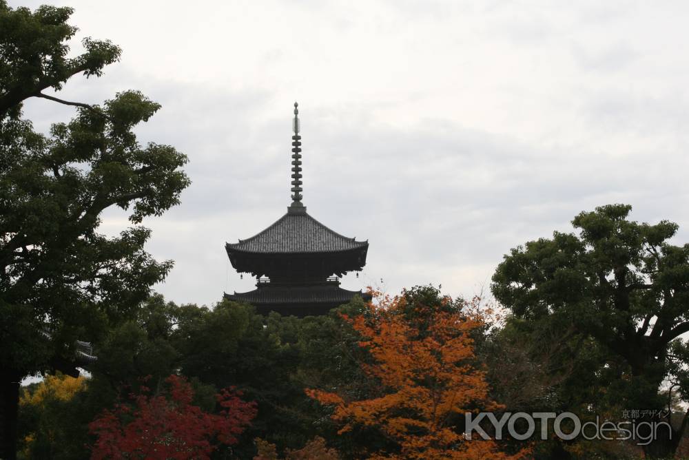 五重塔と紅葉