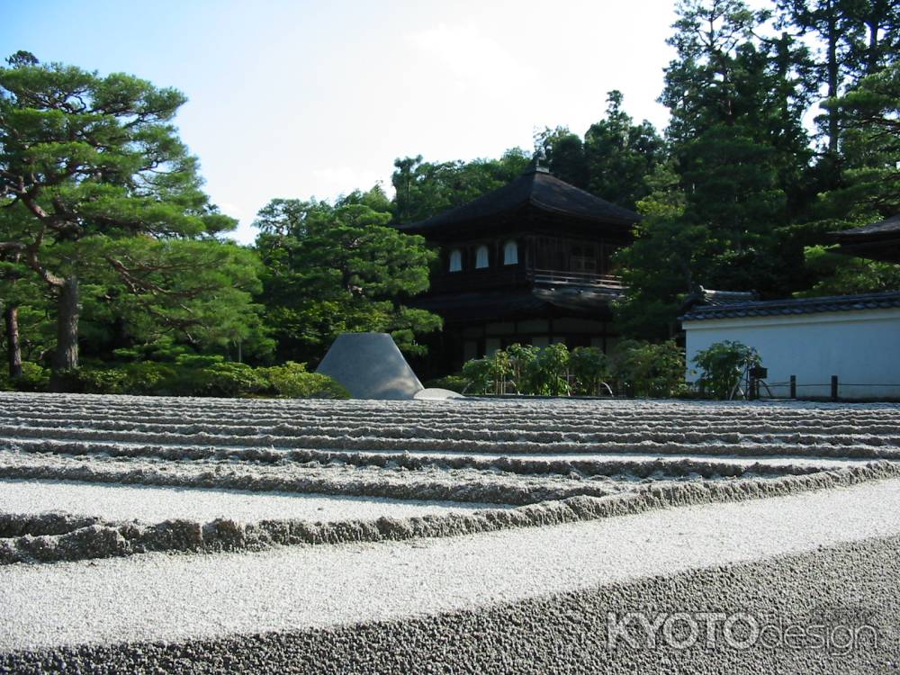 銀閣寺観音堂と銀沙灘