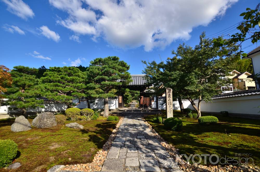 青雲覆う洛北の寺