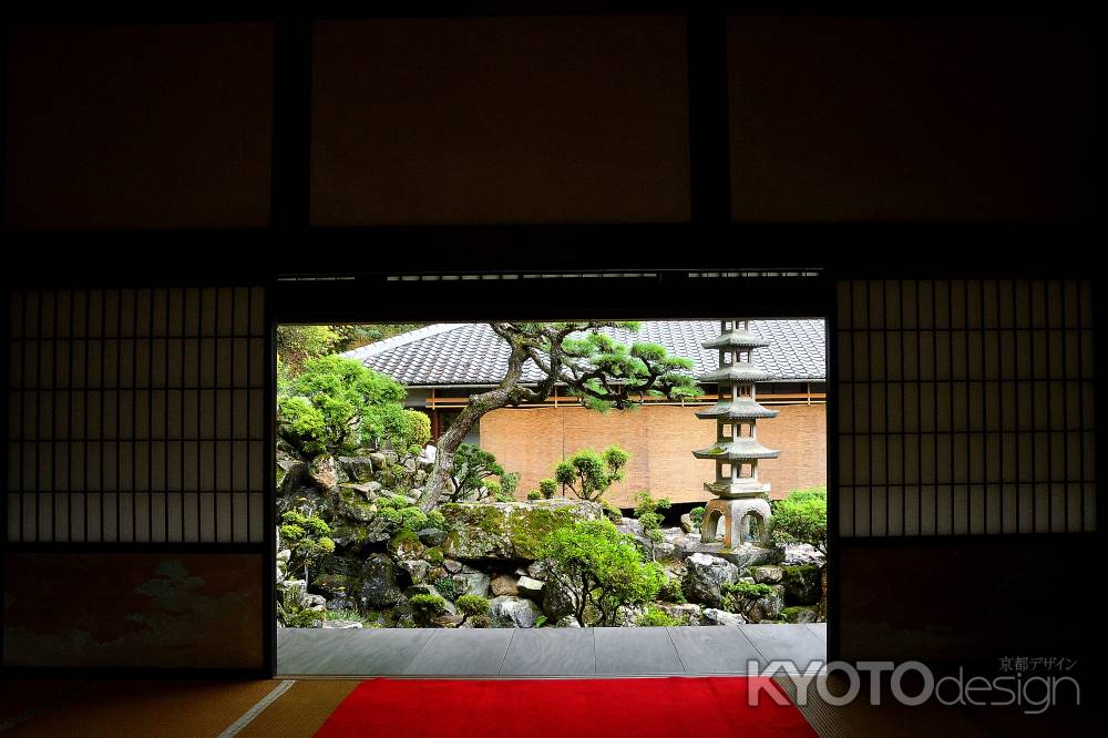 石と松の空間