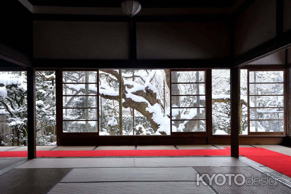 額縁の雪松図