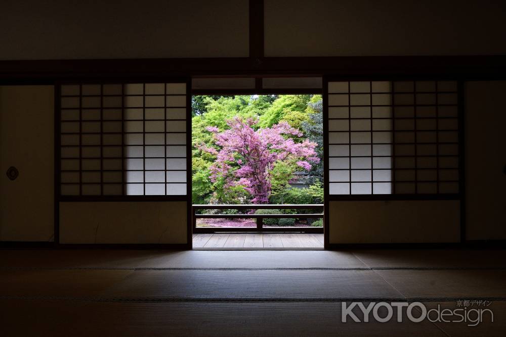 書院、紅花の額縁