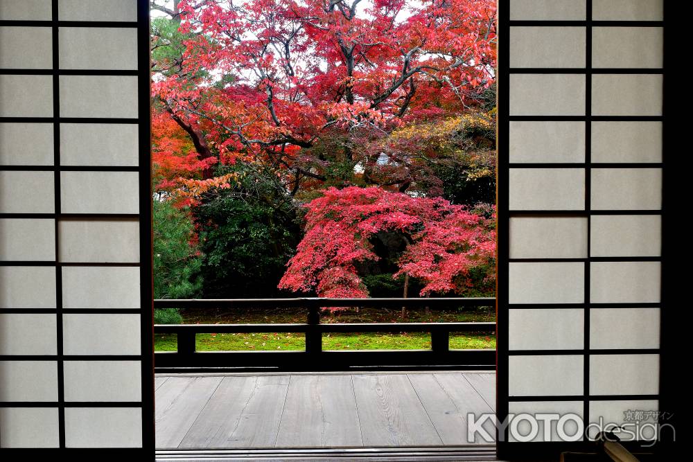 人形の寺、秋深し