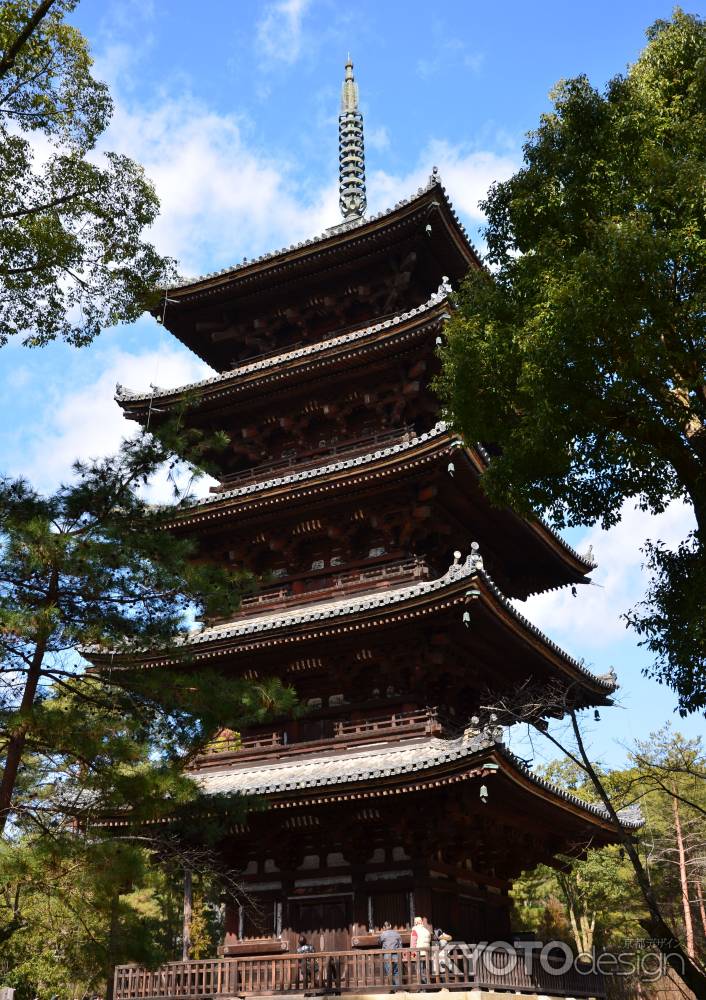 御室を守る五つ屋根