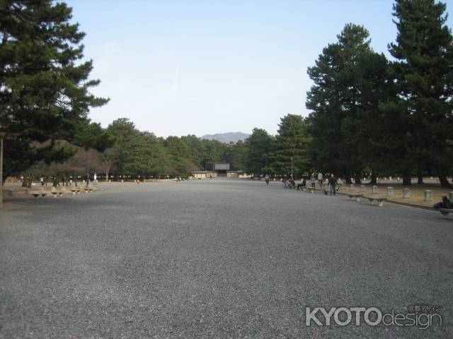 京都御苑　建礼門前大通り