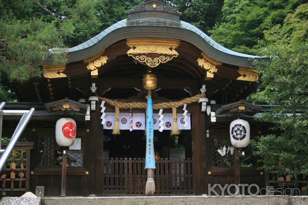 八大神社の本殿