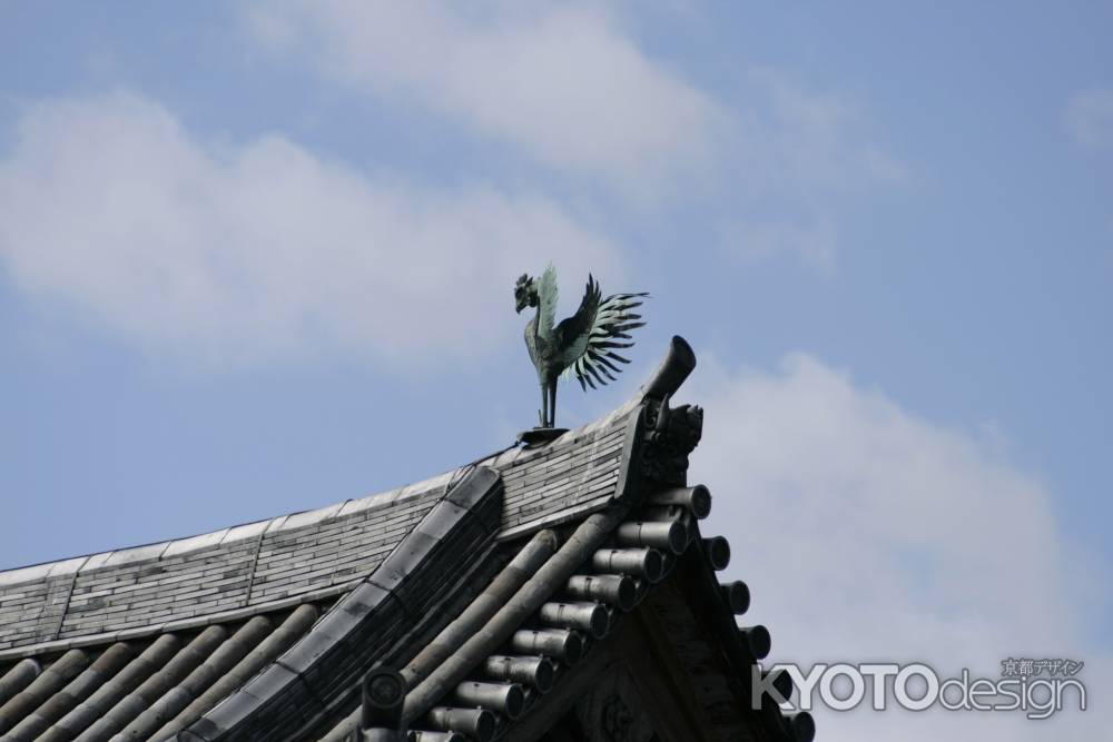 屋根の上の鳳凰