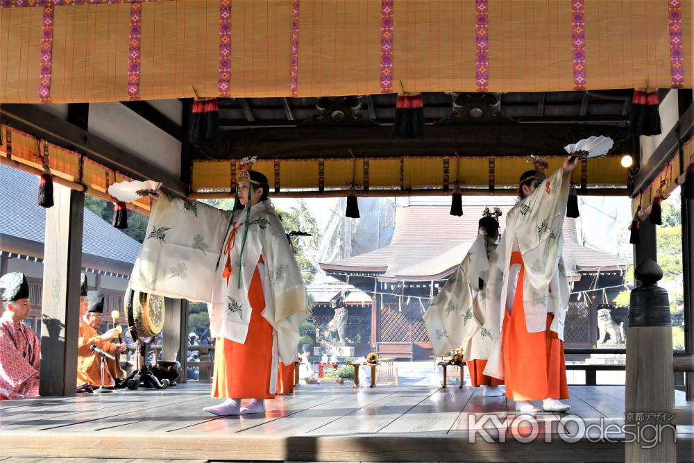 湯立神楽　奉納の舞