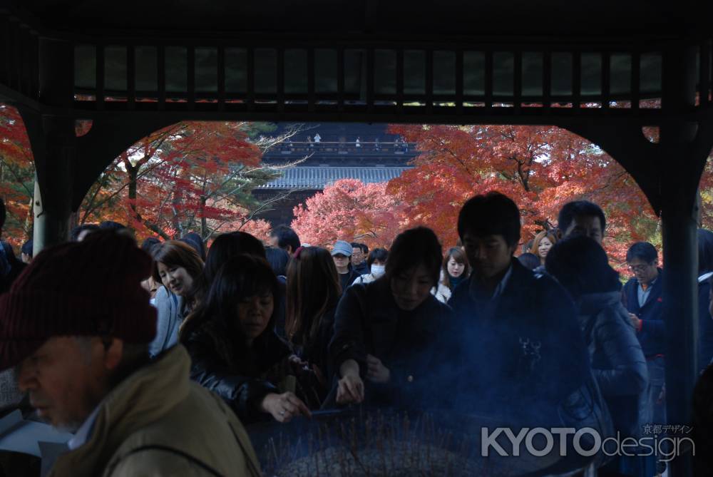 紅葉　祈りとともに