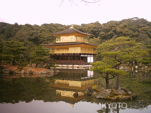 金閣と鏡湖池