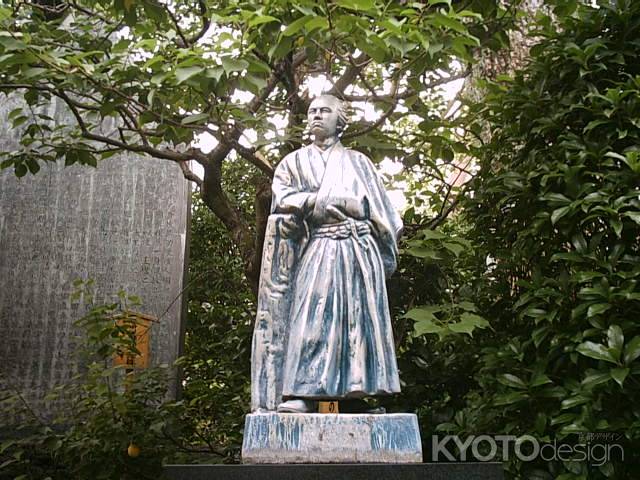 寺田屋の坂本龍馬像