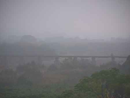 朝霧の中の上津屋橋（流れ橋）