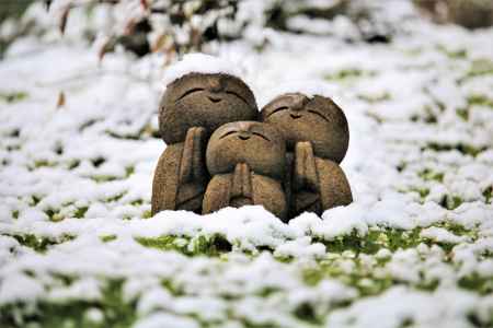 詩仙堂、雪のお地蔵さん