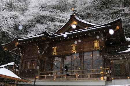 雪降る貴船神社