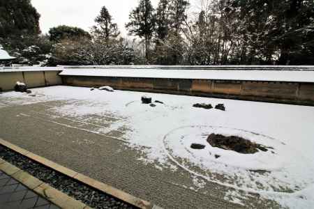 雪の龍安寺石庭２