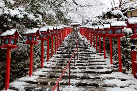 雪の貴船神社