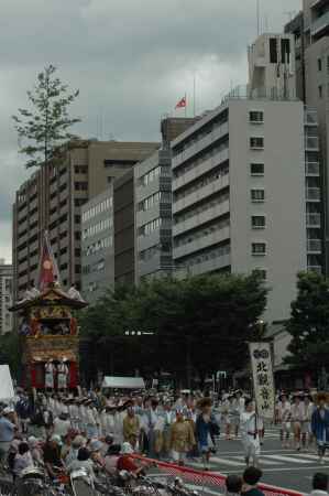 北観音山の行列