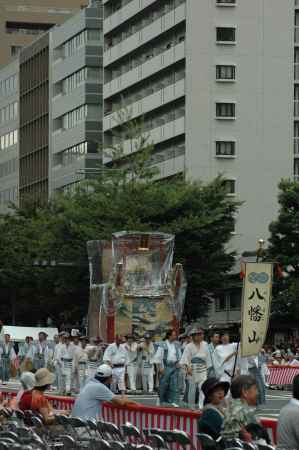 八幡山の行列