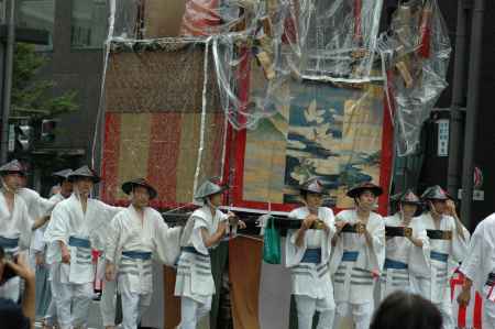 八幡山の担ぎ手