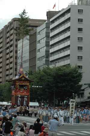 南観音山の行列