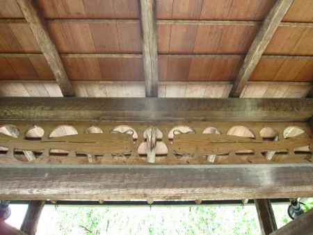 余香苑の門いた鯰