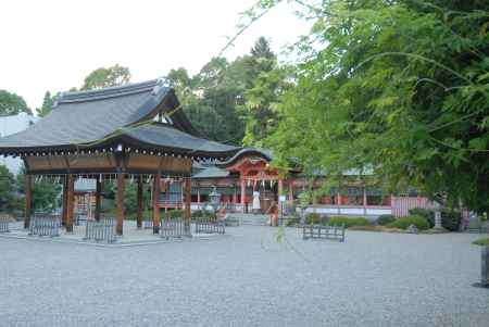 西院春日神社 本殿