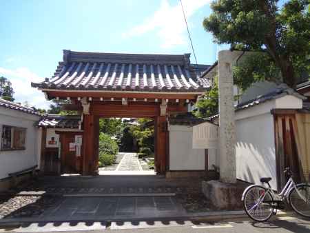 だるま寺の門