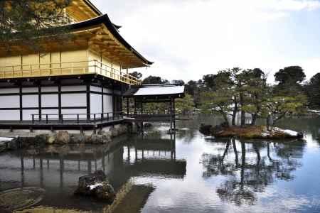 雪あがりの金閣寺