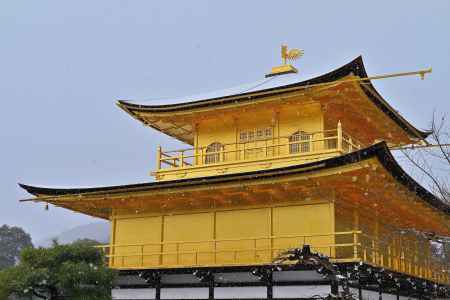 雪の金閣寺