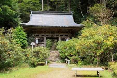 志明院（岩屋不動）の総門