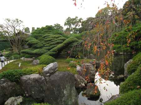 池泉回遊式庭園　室町の庭